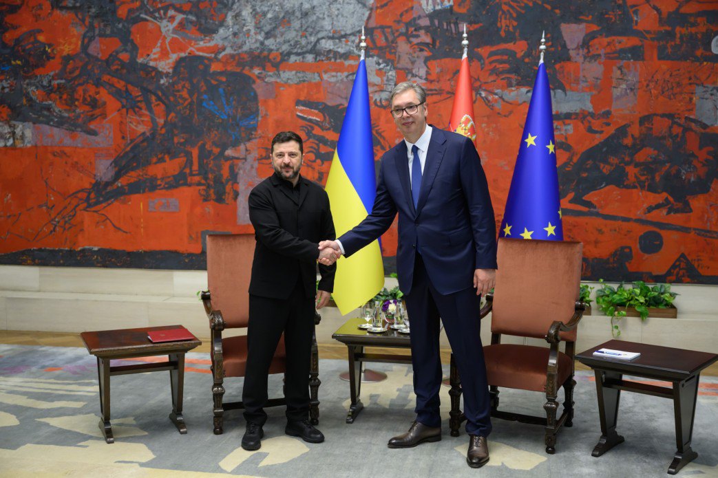Президент України Володимир Зеленський під час зустрічі із Президентом Сербії Александром Вучичем під час свого першого офіційного візиту до країни у Белграді .