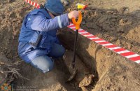 Жители села в Запорожской области нашли в саду 100-килограммовую бомбу