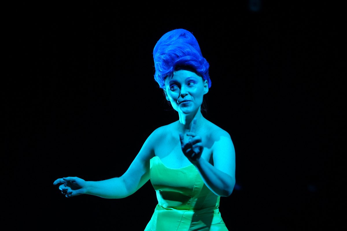 Вистава «Робота з Тінню»