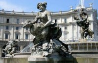 Мэрия Рима запретила купаться в фонтанах