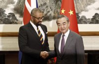 Глава МЗС Британії закликав китайського колегу Ван І підштовхнути Росію до виведення військ із України