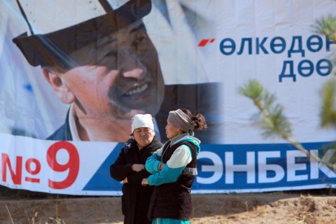 Кандидат от правящей партии Жээнбеков побеждает на выборах президента Кыргызстана