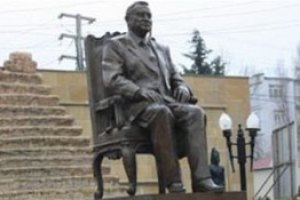 В окрестностях Баку снесли памятник Хосни Мубараку