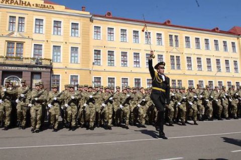 Порошенко і Турчинов привітали військових з Днем Сухопутних військ