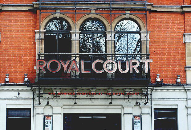 Фасад театра Royal Court в Лондоне
