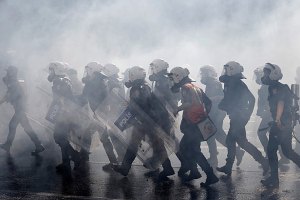 Турецкая полиция ворвалась на площадь Таксим