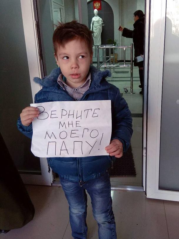 Юсуф Джемаденов, син кримського татарина Еміля Джемаденова, якого окупаційна влада звинувачує в тероризмі