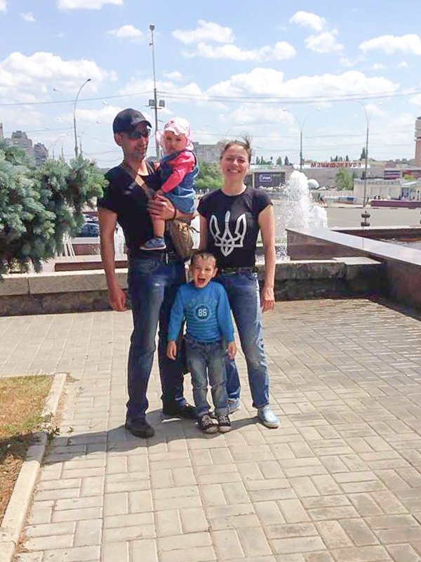 Віталій та Тетяна Коломійці з усиновленими дітками