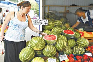 В Украине торгуют голландскими арбузами из Турции