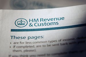 Налоговики в Британии оштрафовали по ошибке 12 тысяч человек