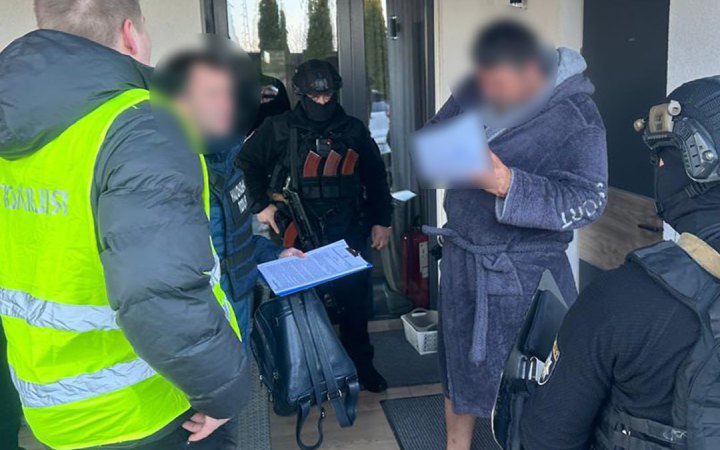 Правоохоронці ліквідували канал постачання «нагородної» зброї для політиків і пропагандистів РФ