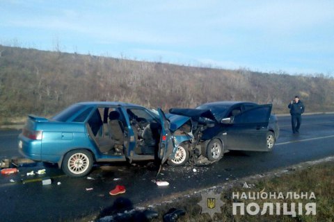 Один человек погиб, еще 7 травмированы в результате лобового столкновения в Полтавской области