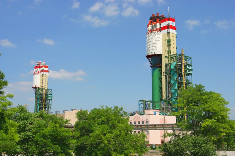Агрегати з виробництва карбаміду на Одеському припортовому заводі.