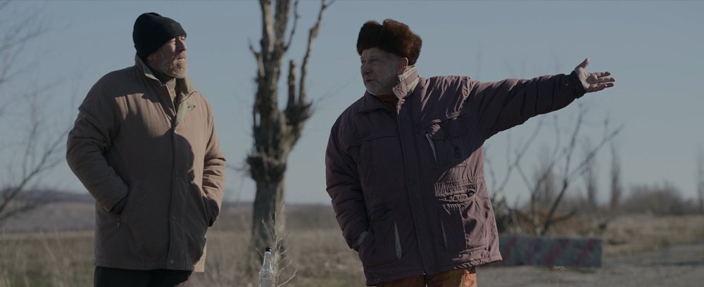 Сергій Хмеленко (Віктор Жданов) і Пашка Яцюк (Володимир Ямненко, праворуч&nbsp;)&nbsp;у стрічці «Сірі бджоли»