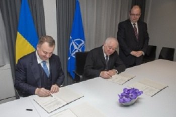 Україна і НАТО підписали дорожню карту оборонно-технічної співпраці