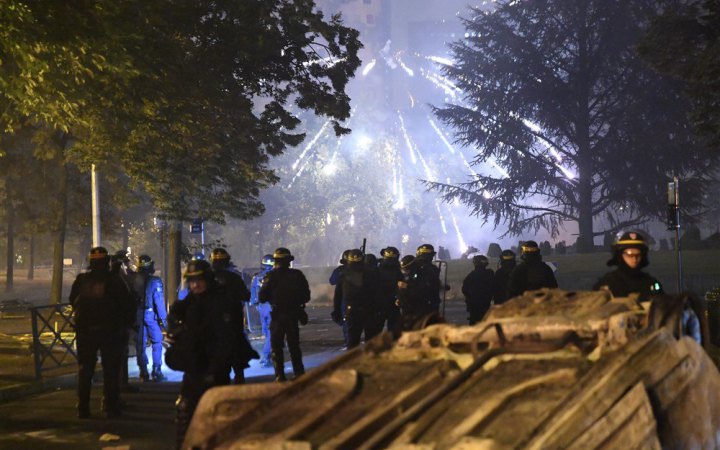 У Франції шосту ніч поспіль відбувалися протести через убивство поліцейським підлітка
