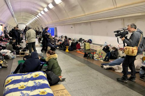 Ситуація складна, але контрольована, - Кличко відвідав укриття в метро