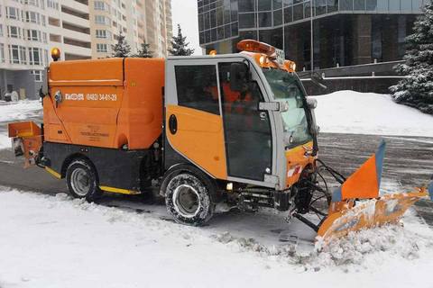 У Києві на прибирання снігу виїхало 527 одиниць техніки