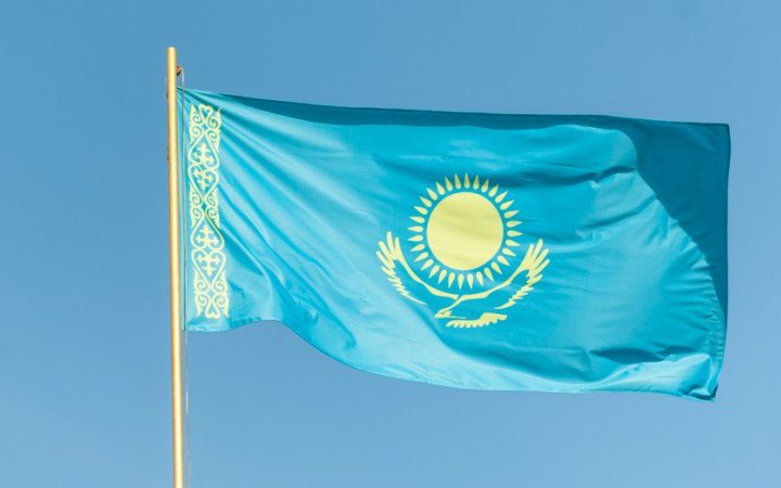 Казахстан стверджує, що не відправляв військову техніку РФ: це власність третьої країни, яка їде "на ремонт"