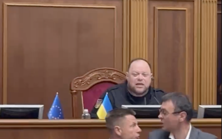 У Раді відбулася штовханина між нардепами Гончаренком і Гетманцевим. Трибуну блокували