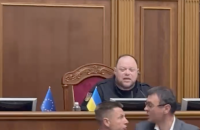 У Раді відбулася штовханина між нардепами Гончаренком і Гетманцевим. Трибуну блокували