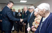 Янукович повысит пенсии ветеранам на 20-25%