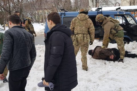 СБУ задержала с поличным мужчину, подозреваемого в подготовке терактов во время выборов