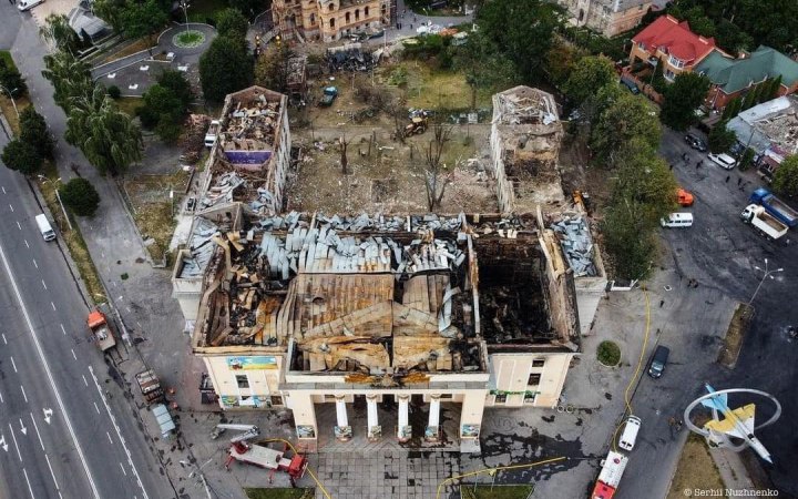 У Вінниці в Будинку офіцерів демонтують аварійні конструкції