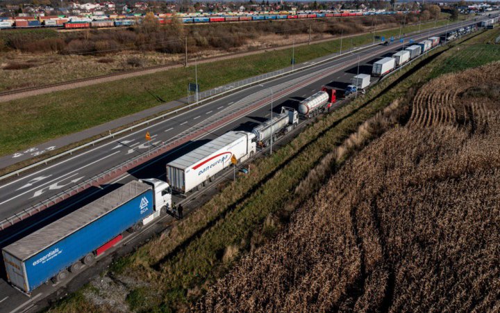 Польські фермери продовжують блокувати усі шість пунктів пропуску на кордоні з Україною