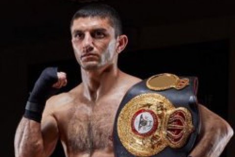 Украинец Далакян защитил титул чемпиона мира в наилегчайшем весе по версии WBA