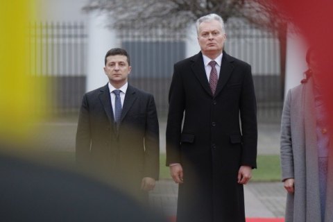 Зеленский рассказал президенту Литвы, как Украине удалось уменьшить прирост больных коронавирусом
