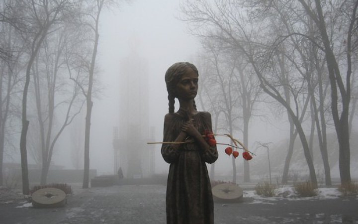 Ми вшановуємо пам’ять жертв несправедливості і жахів, заподіяних Україні у минулому, – Байден про Голодомор
