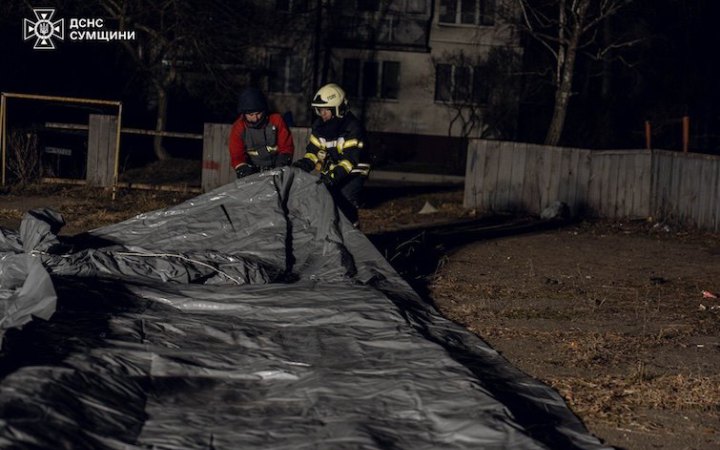 У Сумах внаслідок атаки Росії горів житловий будинок. Поранені семеро людей (доповнено)