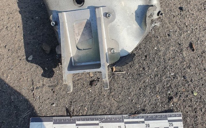 ​У трьох районах Києва впали уламки російських дронів, є відключення гарячого водопостачання (доповнено)