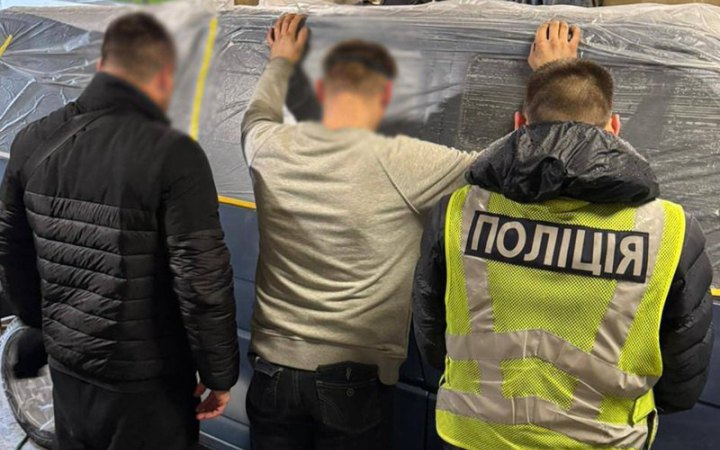 10 років за ґратами проведе автомеханік із Києва, який підпалив два військових авто та відділення Укрпошти