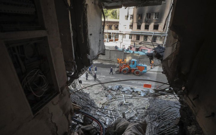 В Киеве обстрелами оккупантов повреждены более 200 жилых домов