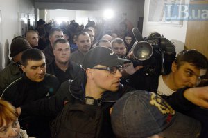 Суд продлил арест двум экс-беркутовцам, обвиняемым в убийствах на Майдане