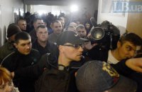 Суд продовжив арешт двом екс-беркутівцям, обвинуваченим у вбивствах на Майдані