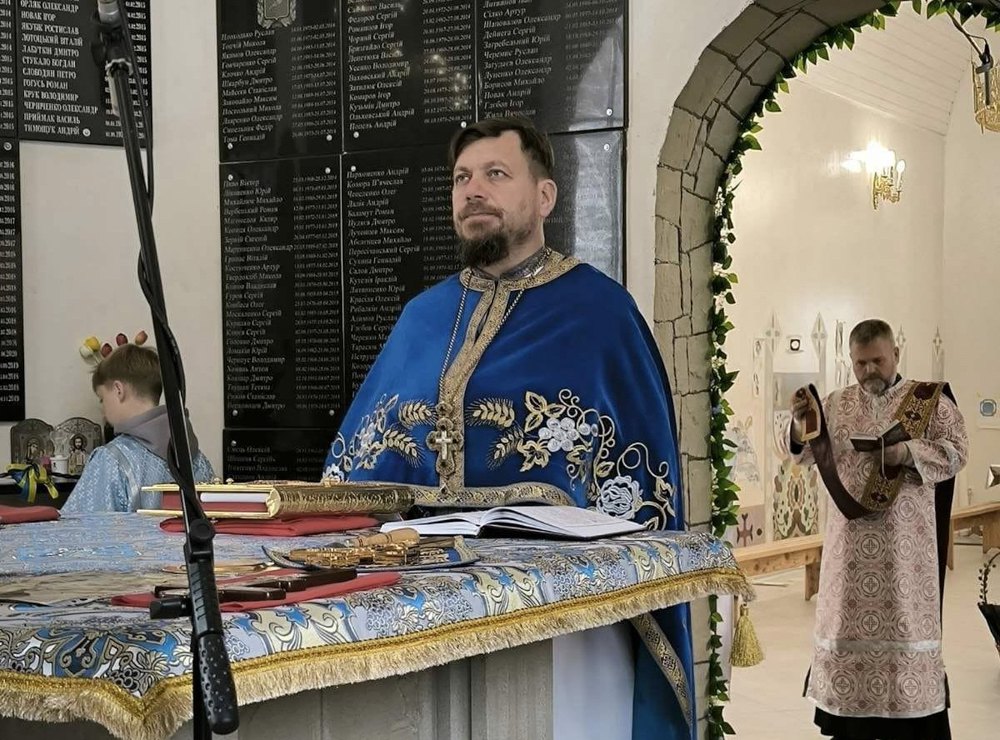 Священник Андрій Любунь