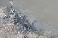 Украинские артиллеристы уничтожили понтонную переправу на р Сиверский Донец, а заодно немало вражеской техники