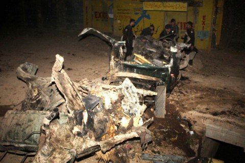 В Пакистане террорист-смертник на мотоцикле въехал в КПП полиции