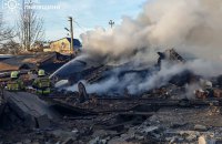 У Львівській області внаслідок падіння уламків ракети є жертви, виникли пожежі (оновлено)