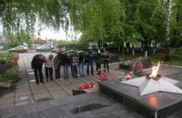 «Ніхто не забутий, ніщо не забуте!» - автомайданівці Зміївщини запалили свічку пам’яті
