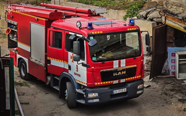 У Харкові внаслідок дронової атаки поранена людина, також пошкоджений резервуар з патокою