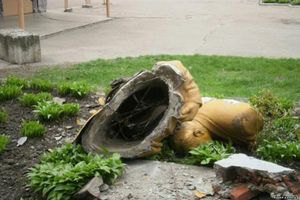 На Черкасщине снесли памятник Ленину