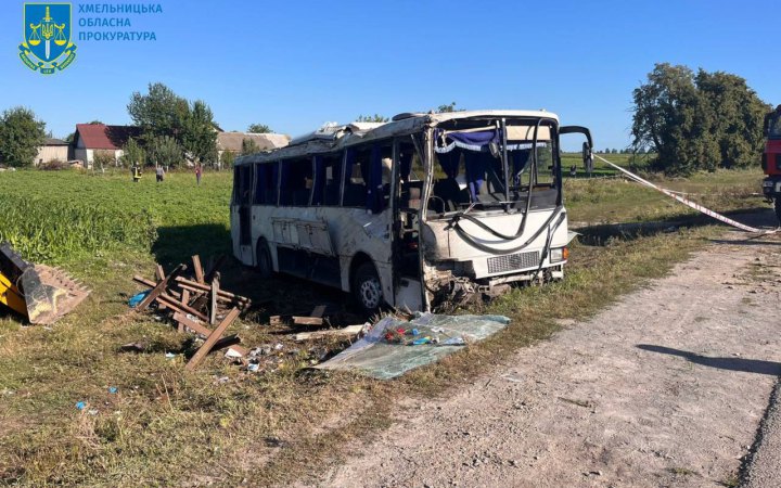 На Хмельниччині перекинувся автобус з дітьми. Загинули 1 дитина і 1 дорослий