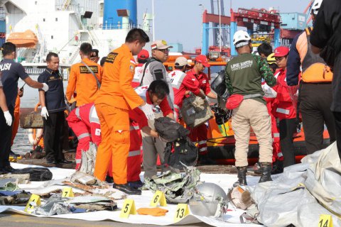 У Яванському морі знайшли фюзеляж літака, який розбився