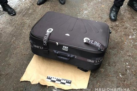 У Дніпрі в сміттєвому баку знайшли валізу з тілом дівчини