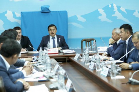 У Киргизії збираються зняти недоторканність з екс-президента Атамбаєва