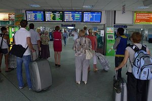 В "Борисполе" ввели проверку для всех посетителей аэропорта